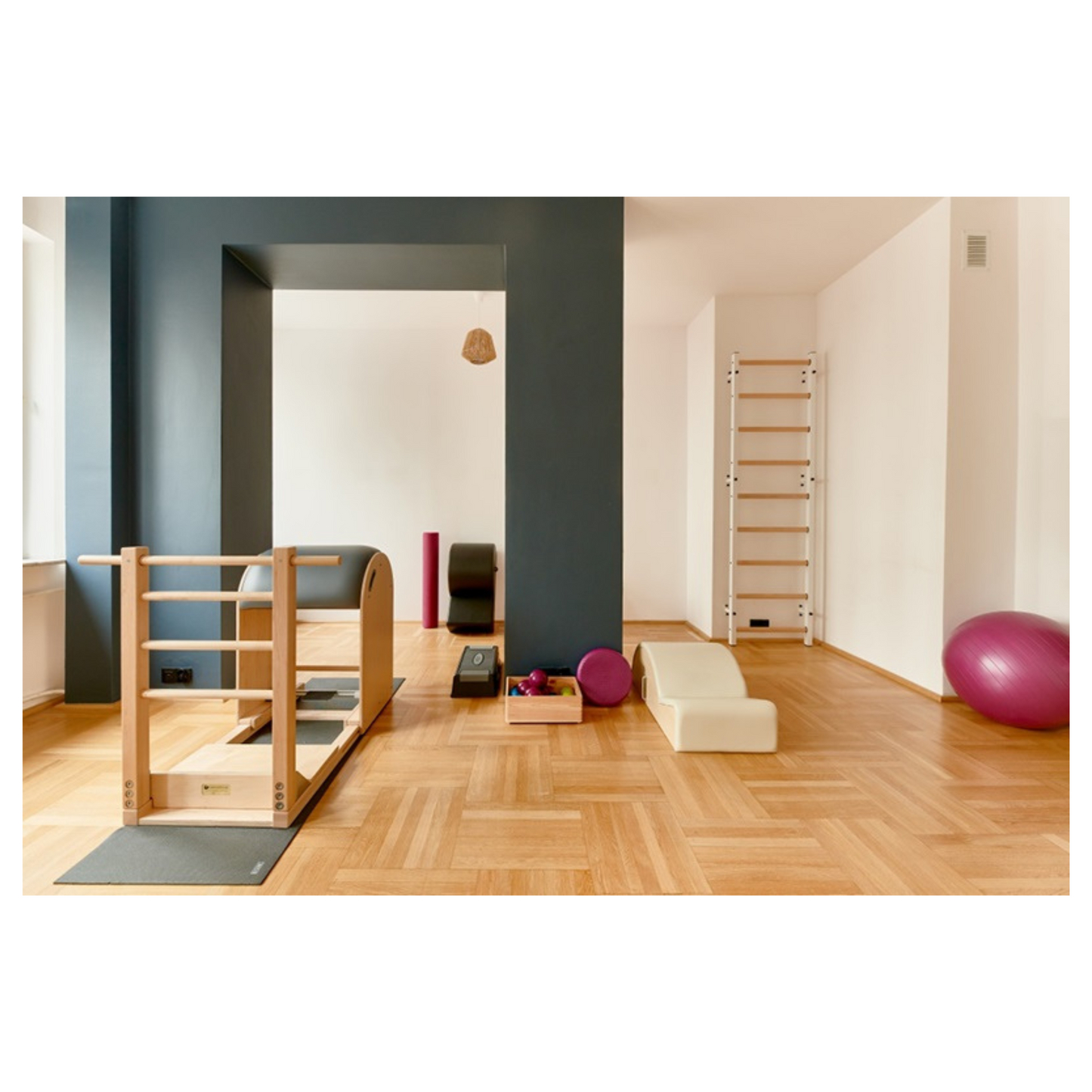 BenchK 700W Wall Bars