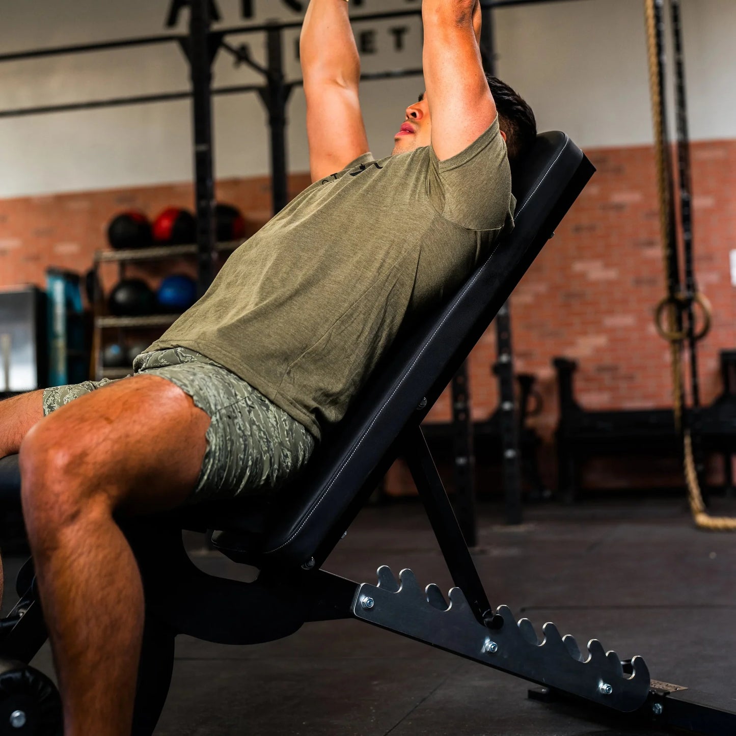 Fringe Sport Flat Incline Decline Bench